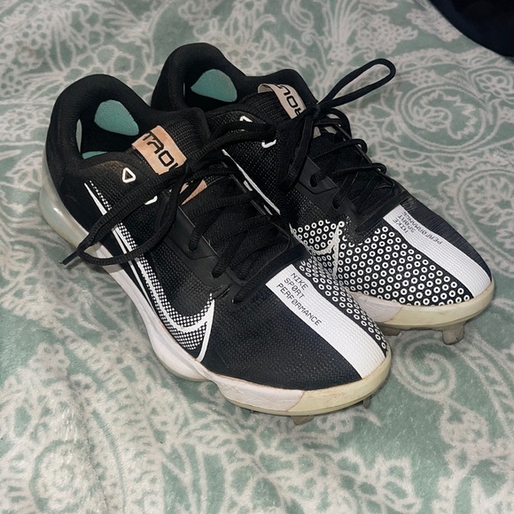 Men’s Nike baseball cleats - Picture 1 of 7